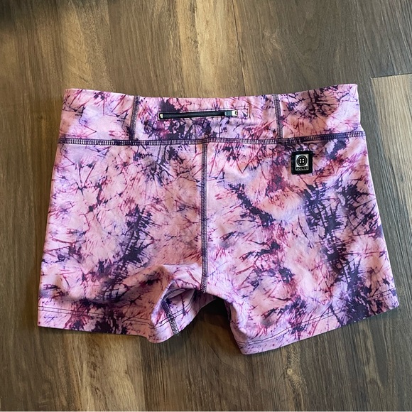 Jolyn Skyler Shorts - Picture 2 of 4